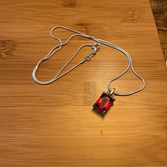 Elegant Red Gemstone Jewelry Set - Picture 2 of 3